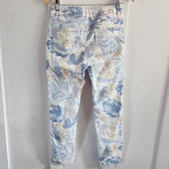 Charlie B tropical floral white jeans, size 4 - Picture 4 of 14